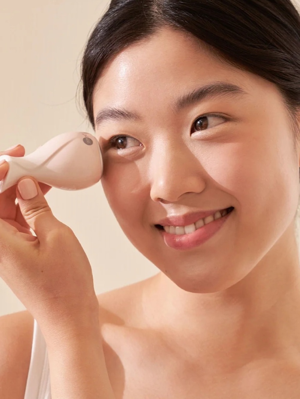 Skin Inc Cryo Ice Sake Roller for puffiness, pores, relaxation & more - Picture 2 of 10